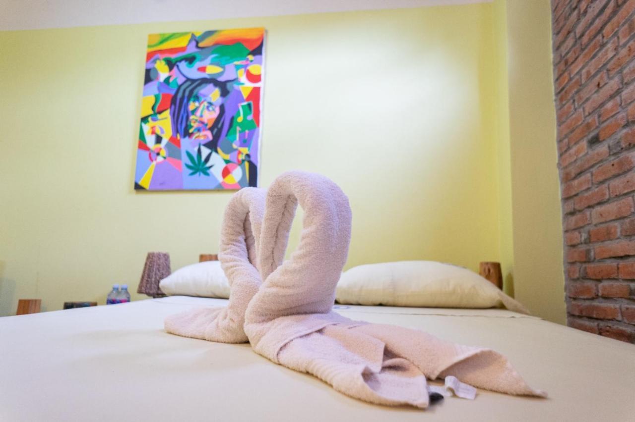 Hotel Boutique Hurvinek Montañita Buitenkant foto